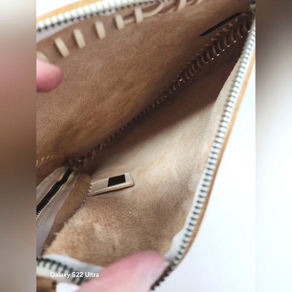 Fendi Runway Oyster Shaped Leather & Metal Shoulder Bag - Picture 15 of 16